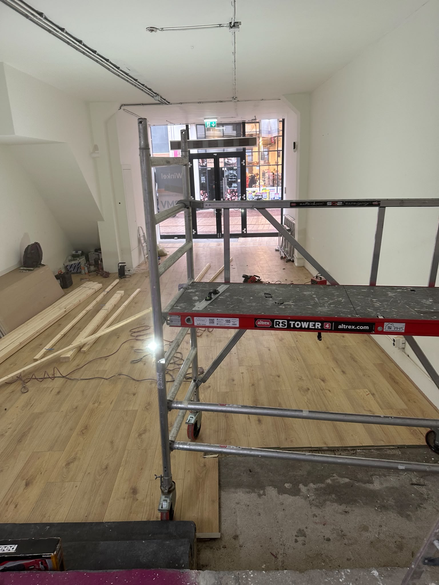 Stuc- en schilderwerk winkelpand - Arnhem